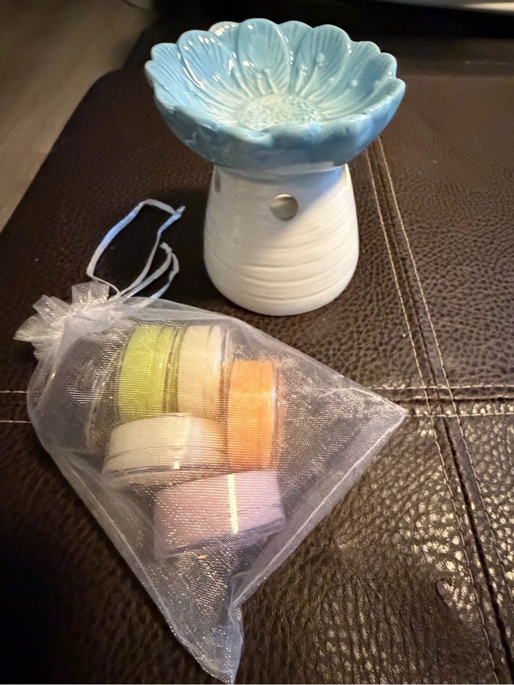 Unbranded Blue Flower Ceramic Oil/Wax Melt Burner w/6 “PartyLite” Tea Lights